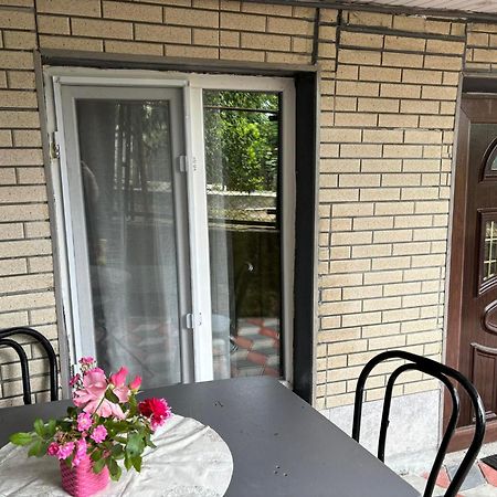 Guest House Happy House Kutaisi Ngoại thất bức ảnh