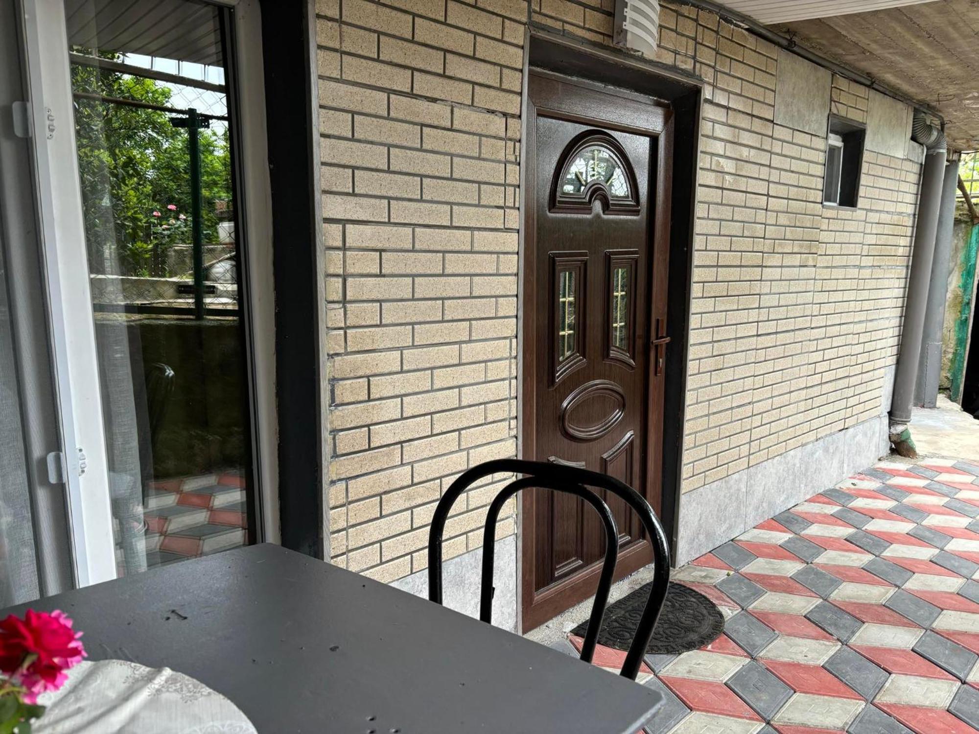 Guest House Happy House Kutaisi Ngoại thất bức ảnh