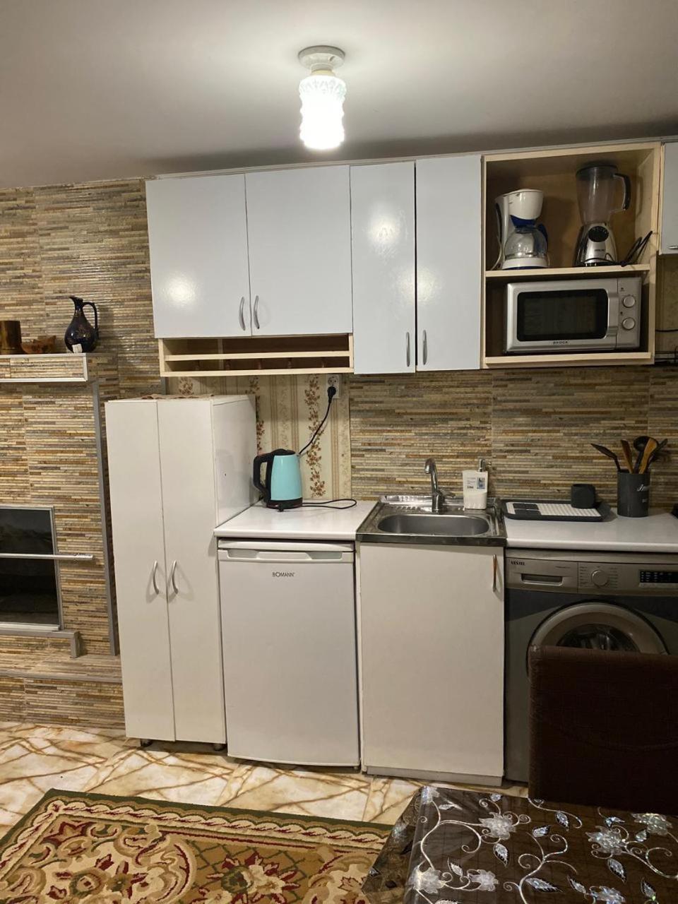 Guest House Happy House Kutaisi Ngoại thất bức ảnh