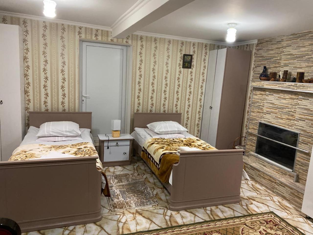 Guest House Happy House Kutaisi Ngoại thất bức ảnh