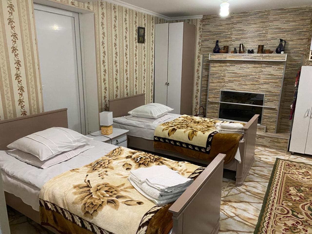 Guest House Happy House Kutaisi Ngoại thất bức ảnh