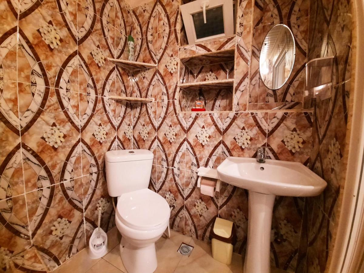 Guest House Happy House Kutaisi Ngoại thất bức ảnh